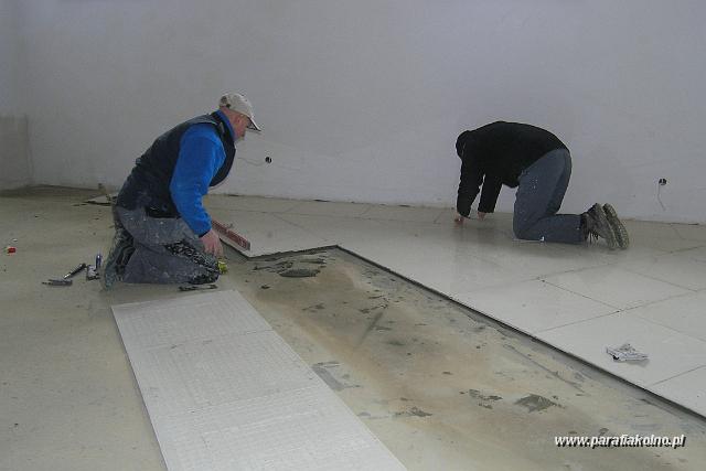 02 Kolejne plytki czekaja na swoja kolej.jpg